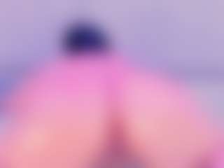 Live cam show with Julia Davis - Camel Toe on Uber Horny