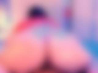 Live cam show with Julia Davis - Camel Toe on intimatelivegirls.com