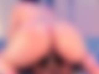 Live cam show with Julia Davis - Interactivetoy Teen (18+) on Camsoda