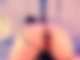 Live cam show with Julia Davis - Camel Toe on Free Soda