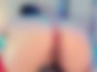 Live cam show with Julia Davis - Cum In Pussy on Camming Site