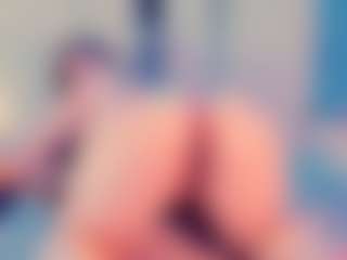 Live cam show with Julia Davis - Squirt on Camsoda