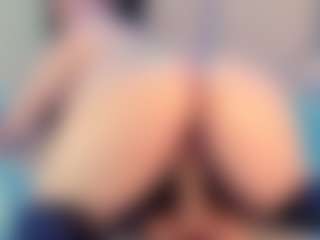 Live cam show with Julia Davis - Facefuck on Camsoda