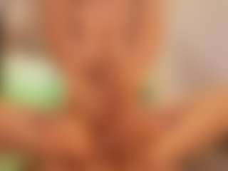 Live cam show with Renatta Cruz - Shaved Pussy on AdultVida.com
