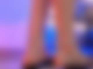 Live cam show with Renatta Cruz - Bush on Chatstar