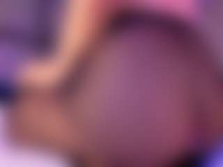 Live cam show with Renatta Cruz - Bush on Camsoda