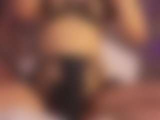 Live cam show with Renatta Cruz - Spank on SpankPalCams