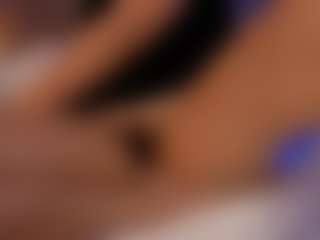 Live cam show with Renatta Cruz - Average on Uber Horny