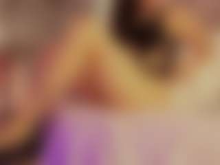 Live cam show with Renatta Cruz - Fingers on Camsoda