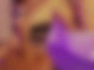 Live cam show with Renatta Cruz - Average on Camsoda