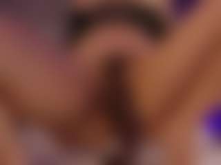 Live cam show with Renatta Cruz - Small Tits Brown Hair on Strip Flash - Live Sex Shows