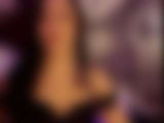 Live cam show with Renatta Cruz - Bush on StripNow