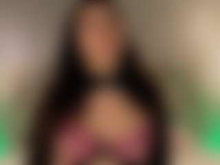 Live cam show with Renatta Cruz - Petite on Camsoda