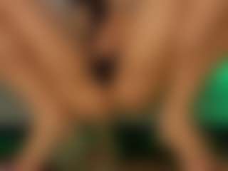 Live cam show with Renatta Cruz - Shaved Pussy Brown Hair on StripNow