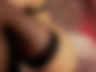 Live cam show with Renatta Cruz - Petite on xplaylive.com