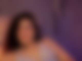 Live cam show with Renatta Cruz - Squirt on Camsoda