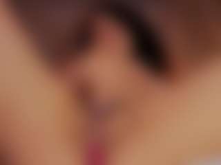 Live cam show with Renatta Cruz - Petite on slutload