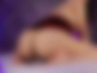 Live cam show with Renatta Cruz - Petite on Camsoda Late Night