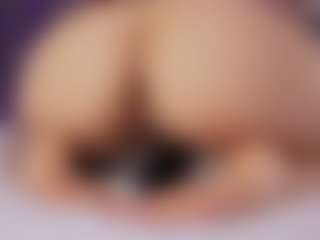 Live cam show with Renatta Cruz - Bedroom on SpankPalCams