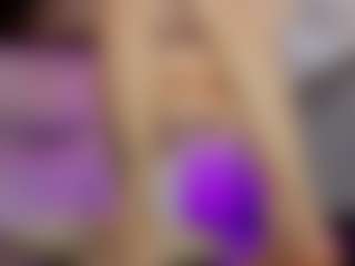 Live cam show with Renatta Cruz - Shaved Pussy on Soda Cam