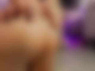 Live cam show with Renatta Cruz - Brown Hair Petite on Camsoda