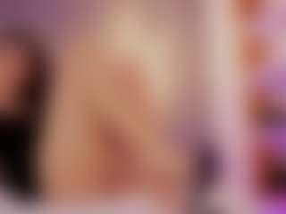Live cam show with Renatta Cruz - Fingers on Camsoda