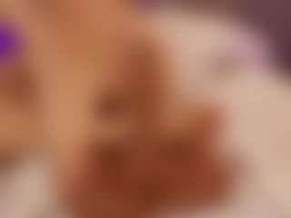 Live cam show with Renatta Cruz - Fingers on Camsoda