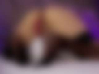 Live cam show with Renatta Cruz - Petite on friskycurves.com