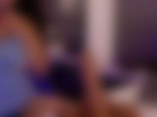 Live cam show with Renatta Cruz - Hairy Pussy on StripNow