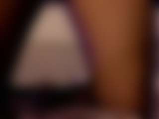 Live cam show with Renatta Cruz - Shaved Pussy on Camsoda