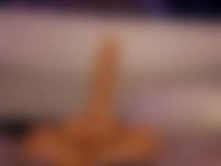 Live cam show with Renatta Cruz - Athletic Dildo on Camsoda