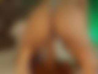 Live cam show with Renatta Cruz - Dildo Brown Hair on Hubzter Live