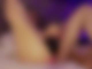 Live cam show with Renatta Cruz - Lesbian on Dolls Live
