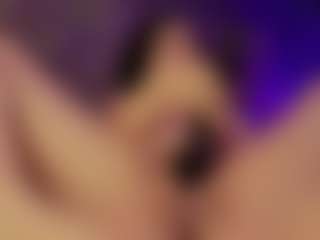 Live cam show with Renatta Cruz - Spank Lovense on Camming Site