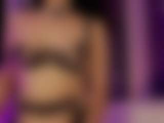 Live cam show with Renatta Cruz - Wet on StripNow