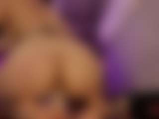 Live cam show with Renatta Cruz - Spy Petite on friskycurves.com
