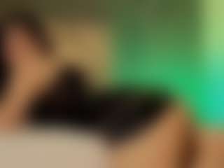 Live cam show with Renatta Cruz - Hairy Pussy on Uber Horny