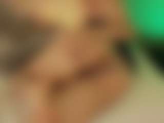 Live cam show with Renatta Cruz - Hairy on livesuperchat.net