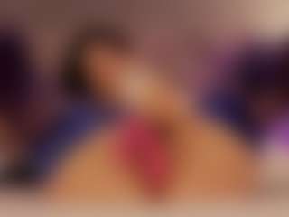 Live cam show with Renatta Cruz - Sexy on CamSodaAdn