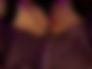 Live cam show with Renatta Cruz - Lush Brown Hair on livesuperchat.net