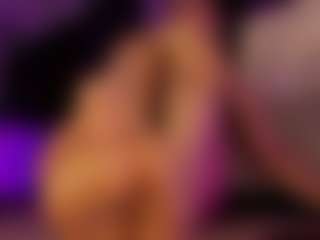 Live cam show with Renatta Cruz - Petite on CamSodaAdn