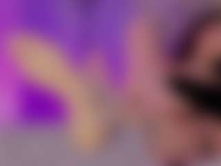 Live cam show with Renatta Cruz - Fingers on Camsoda