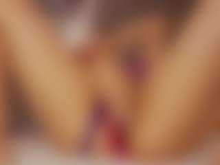 Live cam show with Renatta Cruz - Hush on Camsoda