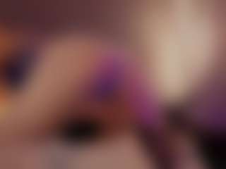 Live cam show with Renatta Cruz - Shaved Pussy on xfollow cams