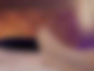Live cam show with Renatta Cruz - Strip Brown Hair on live18s.com