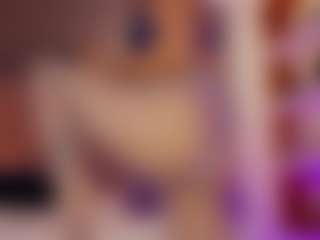 Live cam show with Renatta Cruz - Athletic Bedroom on milfzrlive.com