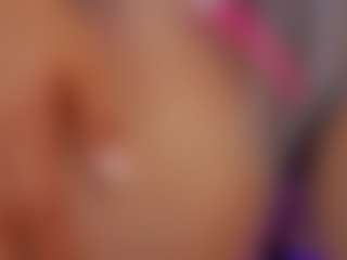 Live cam show with Renatta Cruz - Athletic Small Tits on intimatelivegirls.com