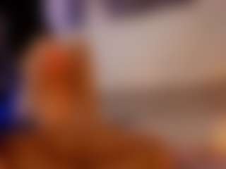 Live cam show with Renatta Cruz - Shaved Pussy on Sweet Sext