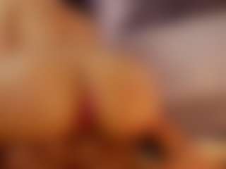 Live cam show with Renatta Cruz - Shaved Pussy on Instabang
