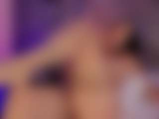 Live cam show with Renatta Cruz - Small Tits on Dare Cams